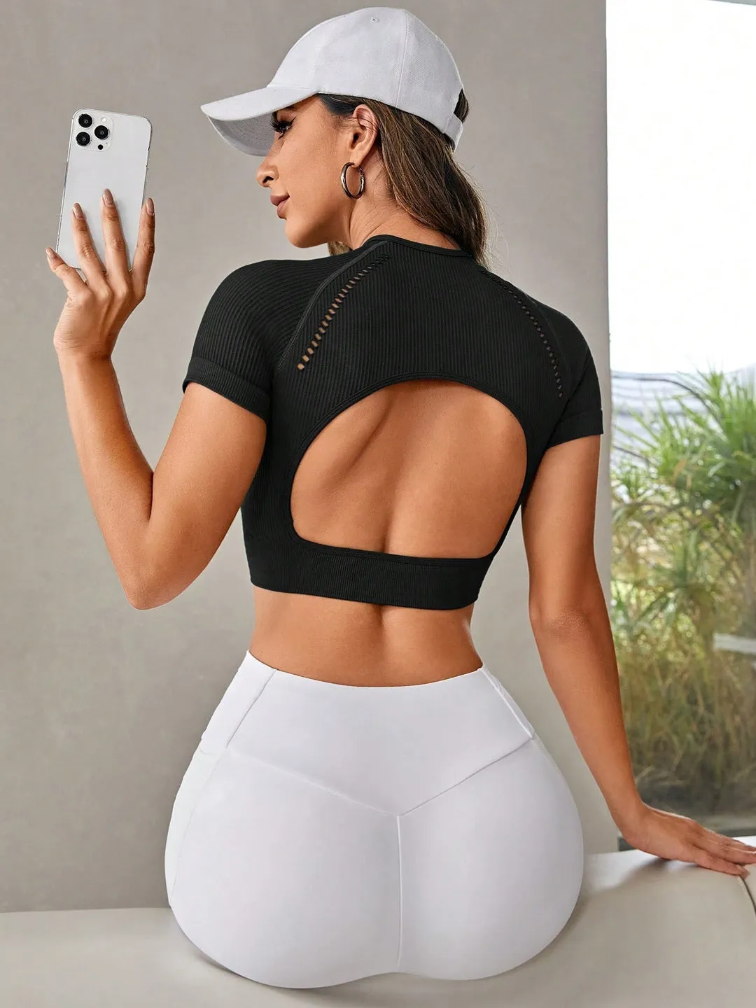 BreatheFit Back Cutout Crop – Black