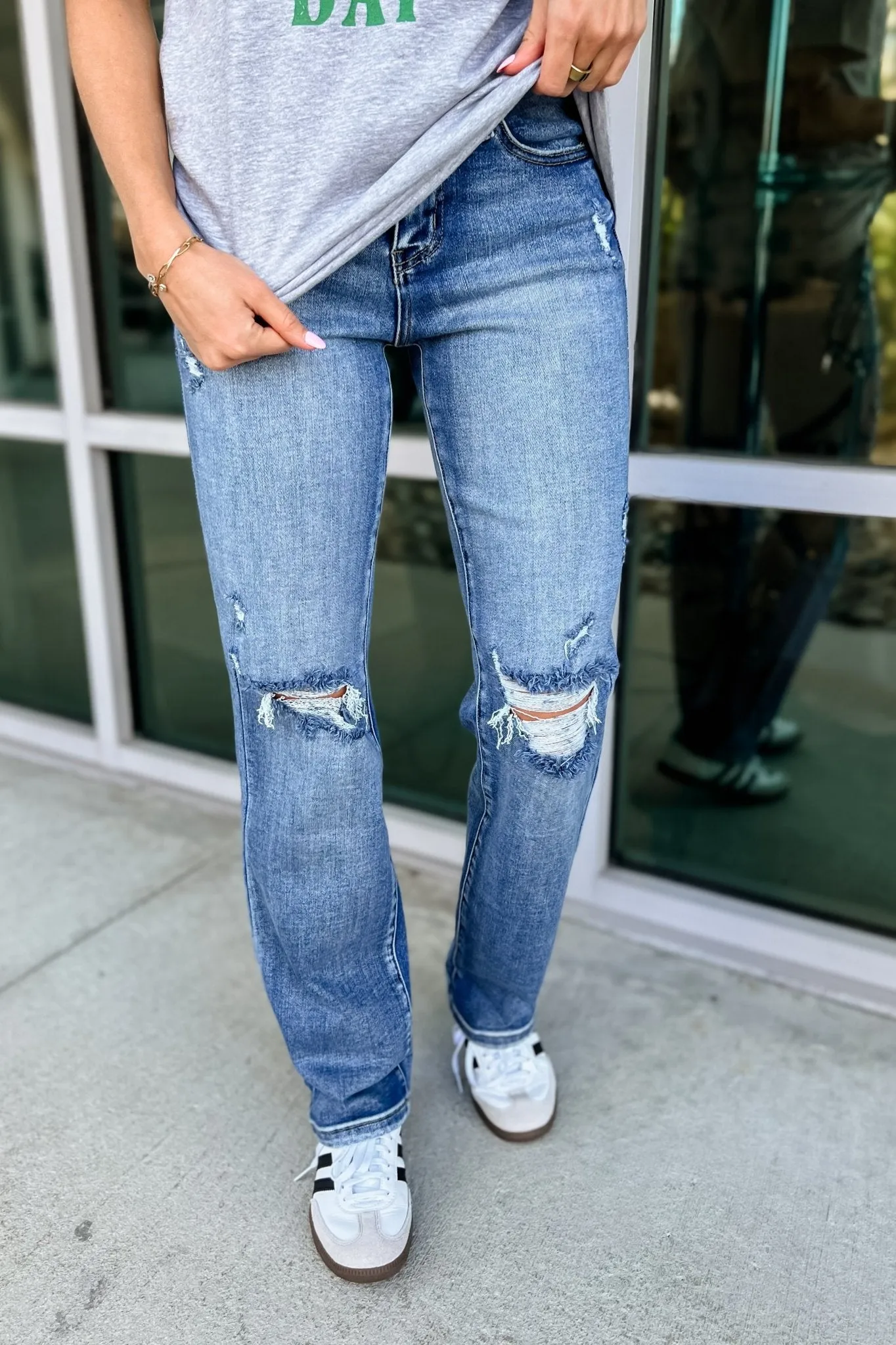 KANCAN Everly Mid Rise Distressed Jeans
