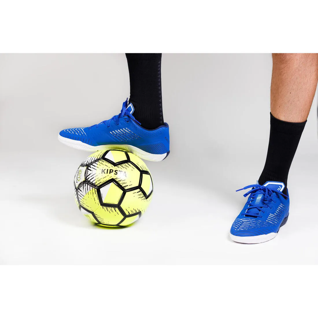 Kipsta Ginka 500 Adult Futsal Trainers - Electric Blue
