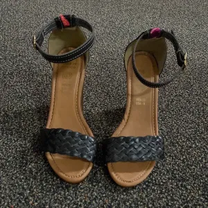 Leather Floral Embroidered Heels Black