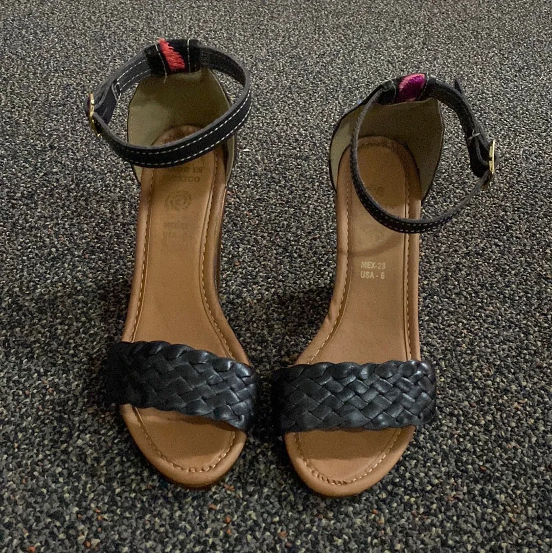 Leather Floral Embroidered Heels Black